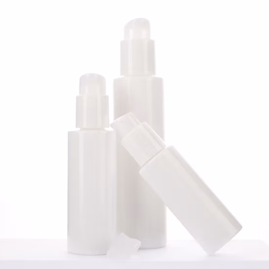 Passen Sie das 30-ml-, 50-ml- und 50-g-Opal-Kosmetik-Hautpflege-Verpackungsset aus Glas-Kosmetikgläsern und -Flaschen an